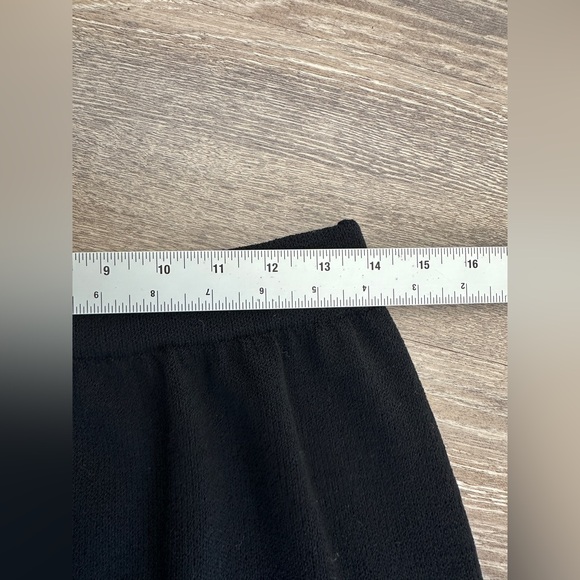 St John Basics black knit cardigan & skirt set size Medium - Picture 17 of 17